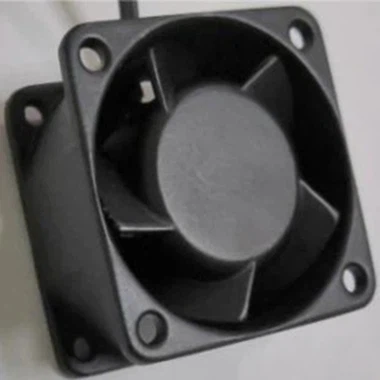 المشجعين الصغار من الطبقة العسكرية